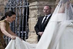 Απίστευτος γάμος στον Πύργο: Η νύφη πήγε στην εκκλησία με το… Κάγκελο οι καλεσμένοι