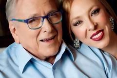 Κώστας Βουτσάς – Αλίκη Κατσαβού: Οι πρώτες βουτιές του μικρού Φοίβου στο Σούνιο!