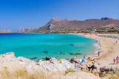 Οι ξαπλώστρες ήταν ακριβές, αλλά αυτή η λουόμενη είχε την πιο επική λύση!