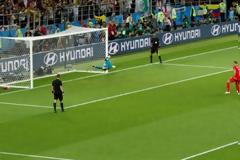 Πήγαν θέατρο κι έβλεπαν… Μουντιάλ στα κινητά τους! Έξαλλοι οι ηθοποιοί