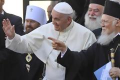 Η ΜΕΣΗ ΑΝΑΤΟΛΗ ΦΩΝΑΖΕΙ ΕΝΩ ΑΛΛΟΙ ΤΗΝ ΚΑΤΑΠΑΤΟΥΝ ΑΝΑΖΗΤΩΝΤΑΣ ΔΥΝΑΜΗ ΚΑΙ ΠΛΟΥΤΟ