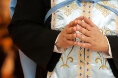 Σοκ: Ιερέας απαγχονίστηκε τη μέρα που θα αρραβώνιαζε το γιο του