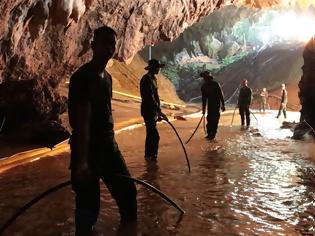 Φωτογραφία για Όλα τα βλέμματα στην Ταϊλάνδη: Άρχισε η επιχείρηση διάσωσης των παιδιών