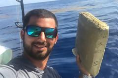 Βγήκε για ψάρεμα κι αντί για τόνους «έπιασε» ένα κιλό μαριχουάνας