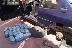 Κρύπτες στους θόλους του αυτοκινήτου για το χασίς (ΦΩΤΟ)