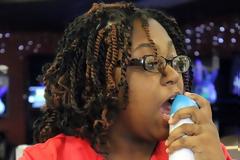 Η γυναίκα που γεύεται τρεις φορές την ημέρα… αποσμητικό χώρου