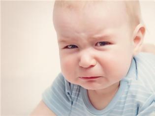 Φωτογραφία για Γιατί το μωρό κλαίει πολύ όταν του αλλάζω ρούχα;