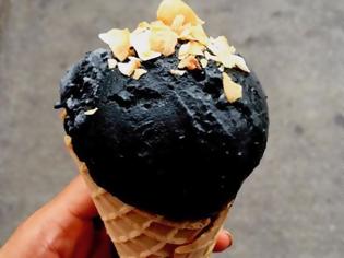 Φωτογραφία για Η Νέα Υόρκη απαγορεύει τα μαύρα παγωτά για έναν πολύ σοβαρό λόγο