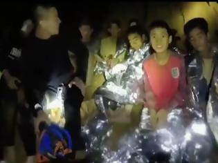 Φωτογραφία για Βγήκε και το εντέκατο παιδί απο τη σπηλιά στην Ταϊλάνδη