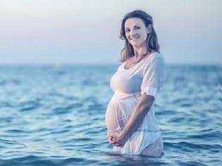 Φωτογραφία για Εγκυμοσύνη: Τι ισχύει για ταξίδια, ηλιοθεραπεία και μπάνιο στη θάλασσα