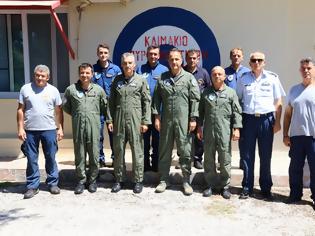 Φωτογραφία για Επισκέψεις Διοικητή ΔΑΥ σε Κλιμάκια Πυροσβεστικών Αεροσκαφών και Ελικοπτέρου