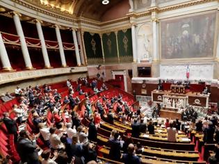 Φωτογραφία για Γαλλία: Η Εθνοσυνέλευση αποφάσισε τη διαγραφή της λέξης «φυλή» από το Σύνταγμα