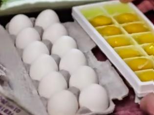 Φωτογραφία για Ρίχνει αυγά μέσα σε μια παγοθήκη - Γιατί; Δείτε τα πιο έξυπνα κόλπα που είδατε ποτέ... [video]