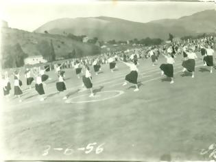 Φωτογραφία για ΚΑΠΟΤΕ: Μαθητές του Γυμνασίου ΒΟΝΙΤΣΑΣ το 1956 σε γυμναστικές επιδείξεις!