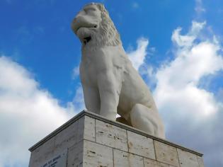 Φωτογραφία για Οι θρύλοι που περιβάλλουν το λιοντάρι του Πειραιά