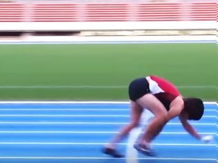 Φωτογραφία για Απλα απίστευτος! Είναι ο πιο γρήγορος άνθρωπος... στα 4! [video]