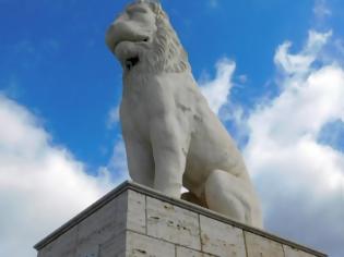 Φωτογραφία για Οι θρύλοι που περιβάλλουν το λιοντάρι του Πειραιά - Το ιστορικό άγαλμα-σύμβολο ατενίζει το μεγάλο λιμάνι [photos]