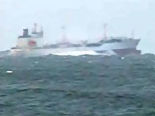 Φωτογραφία για Συγκλονιστικό βίντεο: Θύελλα σηκώνει τάνκερ στον αέρα...
