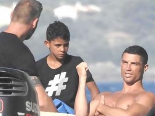Φωτογραφία για Το απίστευτο πουρμπουάρ του Cristiano Ronaldo στους υπαλλήλους του Costa Navarino