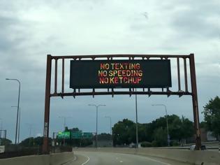Φωτογραφία για Η πιο αστεία πινακίδα σε αυτοκινητόδρομο βρίσκεται στο Σικάγο