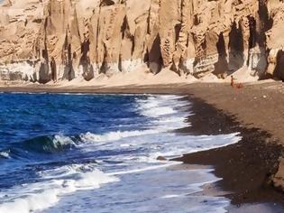 Φωτογραφία για Παραλία της Σαντορίνης θυμίζει έρημο