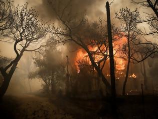 Φωτογραφία για Μεγάλη φωτιά στην Κινέτα -Εκκενώθηκαν τρεις οικισμοί, καίγονται σπίτια