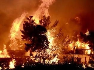 Φωτογραφία για Πύρινη κόλαση στο Μάτι: Δεκάδες σπίτια και αυτοκίνητα καμμένα