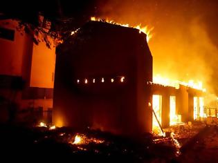 Φωτογραφία για 82 οι νεκροί - Πυροσβεστική: Δεν μπορούμε να ερευνήσουμε τα κλειστά σπίτια