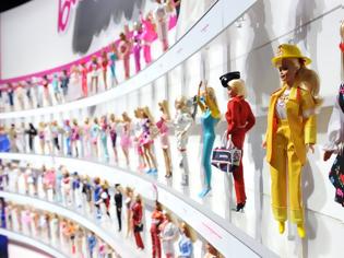 Φωτογραφία για Mattel: Η παιχνιδοβιομηχανία της Barbie καταργεί 2.200 θέσεις εργασίας