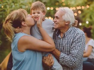 Φωτογραφία για Καλοκαίρι με τη γιαγιά: Τέσσερις τρόποι να γίνουν οι διακοπές με τους παππούδες… παιχνιδάκι