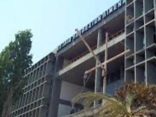 Φωτογραφία για Πάτρα: Ρημάζουν το κτίριο του πρώην λιμεναρχείου