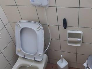 Φωτογραφία για Τι δεν πρέπει να χρησιμοποιήσετε σε μια δημόσια τουαλέτα;