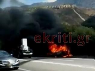 Φωτογραφία για Kρήτη: Αυτοκίνητο πήρε φωτιά εν κινήσει - Από θαύμα σώθηκε ο οδηγός (BINTEO)