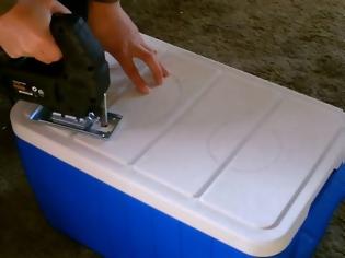 Φωτογραφία για Πώς να φτιάξετε φορητό air condition από ένα ψυγειάκι παραλίας – Σωτήρια και πολύ οικονομική λύση [video]