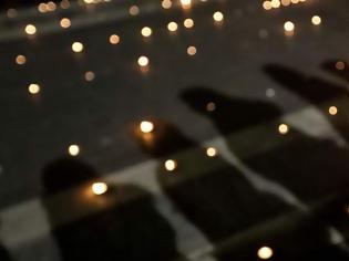 Φωτογραφία για Σιωπηλή συγκέντρωση με κεριά, απόψε στο Σύνταγμα, στη μνήμη των νεκρών από την πυρκαγιά στο Μάτι