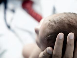 Φωτογραφία για Κύκλωμα προσπάθησε να πουλήσει νεογέννητο για 18.000 ευρώ