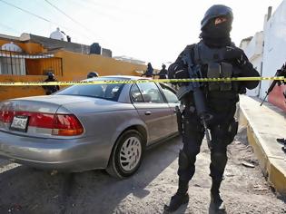 Φωτογραφία για Φρίκη στο Μεξικό: Δεκάδες νεκροί εντοπίστηκαν σε δύο σπίτια και ομαδικούς τάφους