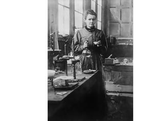 Φωτογραφία για Η Marie Curie ψηφίστηκε ως η γυναίκα με τη μεγαλύτερη επιρροή στην ιστορία