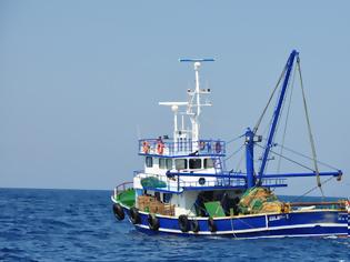 Φωτογραφία για Καταγγελία : Τουρκικά αλιευτικά ψαρεύουν σε ελληνικά χωρικά ύδατα, δίπλα σε Πάτμο και Αρκιούς