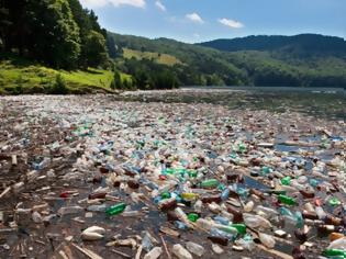 Φωτογραφία για Φιλόδοξο σχέδιο: Πλωτή πλατφόρμα για τα πλαστικά απόβλητα στη θάλασσα