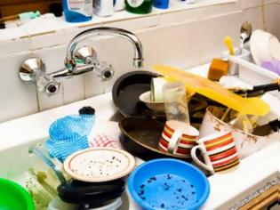 Φωτογραφία για Μια απίστευτη λύση για τα άπλυτα πιάτα των φοιτητών... [photos]