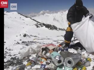 Φωτογραφία για Έβερεστ: Πώς η υψηλότερη κορυφή του κόσμου έγινε ο σκουπιδότοπος των ορειβατών
