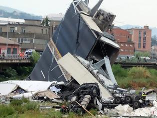 Φωτογραφία για «Ω Θεέ μου, ω Θεέ μου»: Η στιγμή της κατάρρευσης της γέφυρας στη Γένοβα