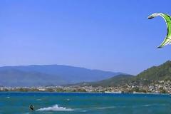 Κρήτη: Τραυματίστηκε κάνοντας kite surf