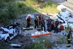 Τραγωδία στη Γένοβα: Στους 38 οι νεκροί από την κατάρρευση της γέφυρας Video