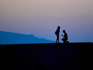 Φωτογραφία για Βρέθηκε το ζευγαράκι που συγκίνησε όλη την Κρήτη με την πρόταση γάμου που έπιασε ο φωτογραφικός φακός