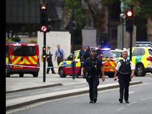 Φωτογραφία για Ποια κατηγορία αντιμετωπίζει ο 29χρονος για την επίθεση έξω από το βρετανικό κοινοβούλιο