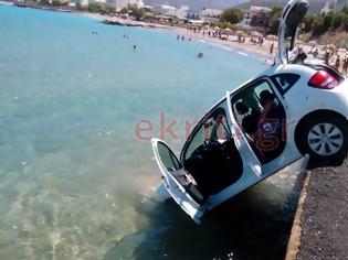 Φωτογραφία για Κρήτη: Έπεσε με το αυτοκίνητο στη θάλασσα! [photos]
