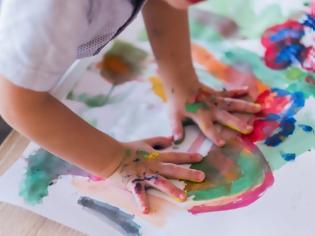 Φωτογραφία για Παιδικές ζωγραφιές: Πέντε τρόποι για να αξιοποιήσεις τα… έργα τέχνης του μικρού σου