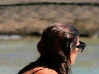 Φωτογραφία για Η Τόνια Σωτηροπούλου με παραπάνω κιλά σε παραλία της Τήνου.